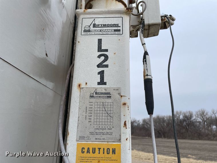 image for item MB9005 1993 International 4700  box truck