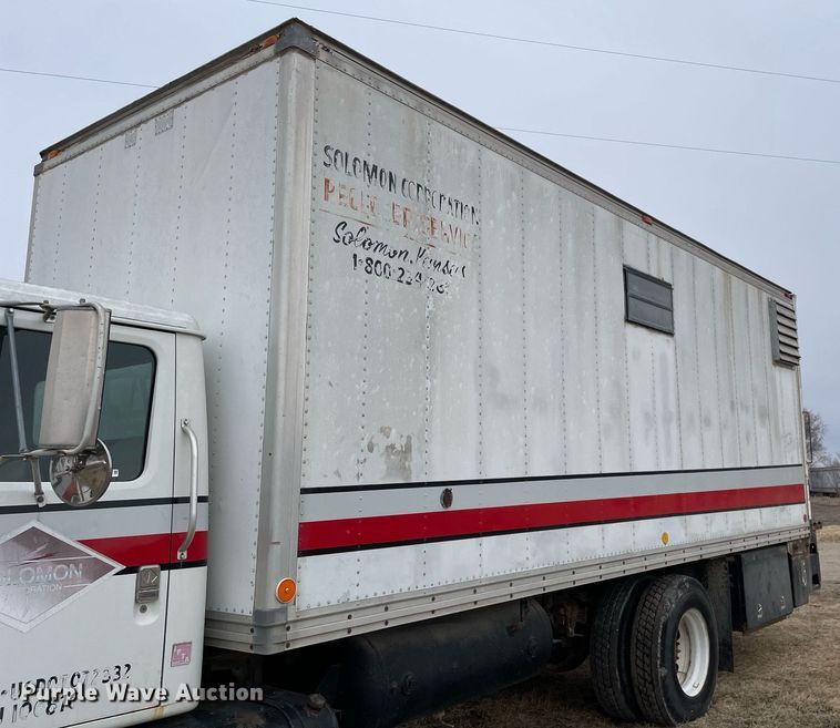 image for item MB9005 1993 International 4700  box truck