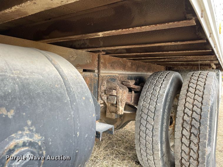 image for item MB9005 1993 International 4700  box truck