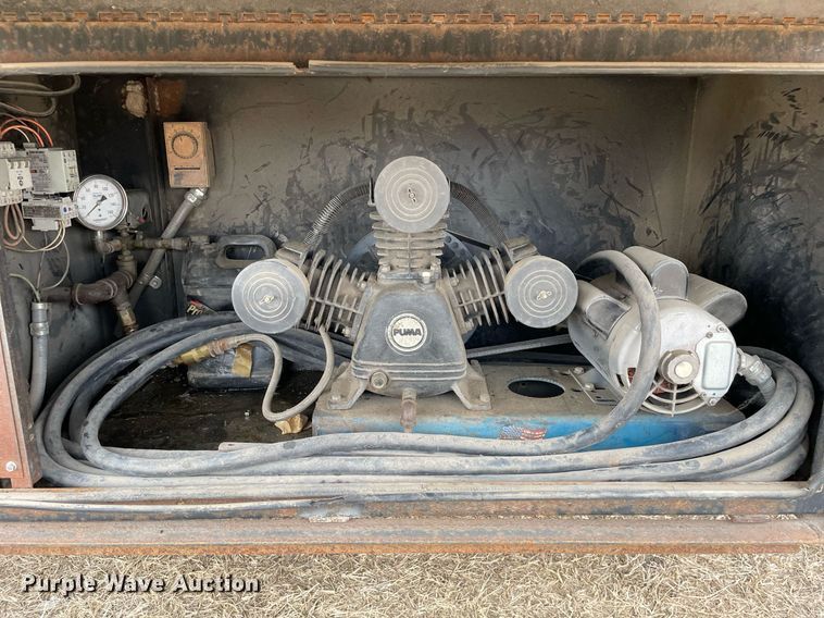 image for item MB9005 1993 International 4700  box truck