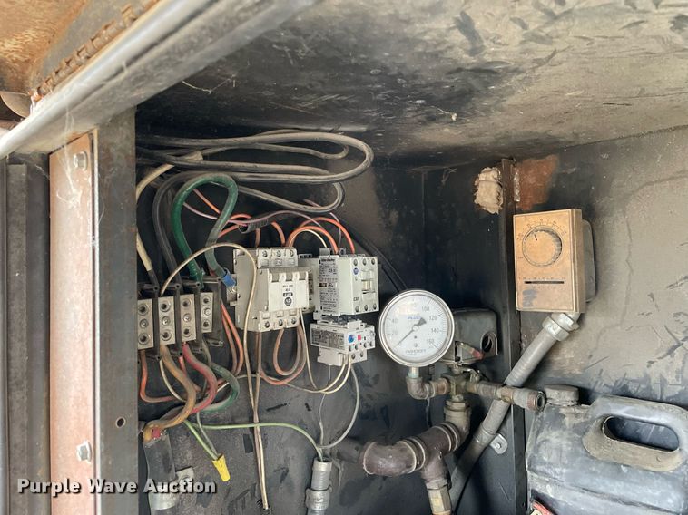 image for item MB9005 1993 International 4700  box truck