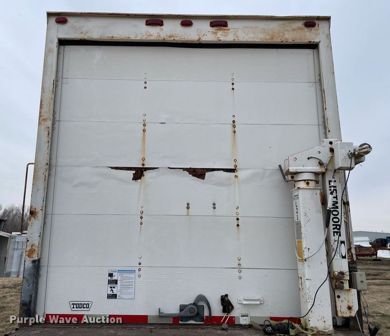 image for item MB9005 1993 International 4700  box truck