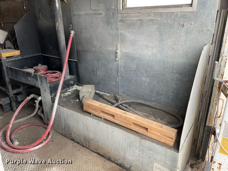 image for item MB9005 1993 International 4700  box truck