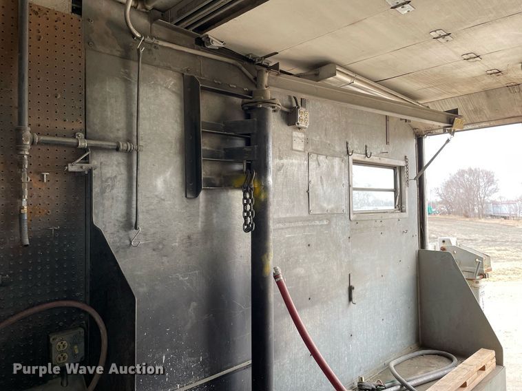 image for item MB9005 1993 International 4700  box truck