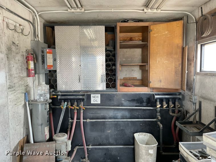 image for item MB9005 1993 International 4700  box truck