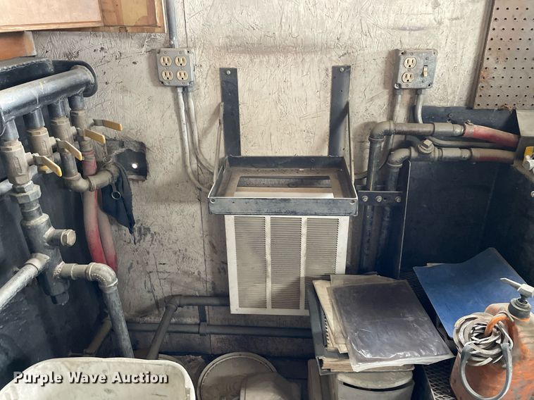 image for item MB9005 1993 International 4700  box truck