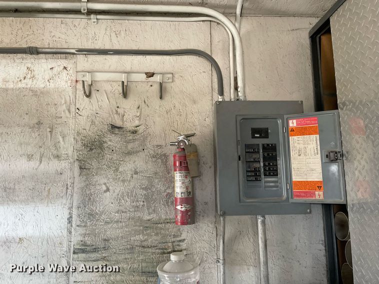 image for item MB9005 1993 International 4700  box truck