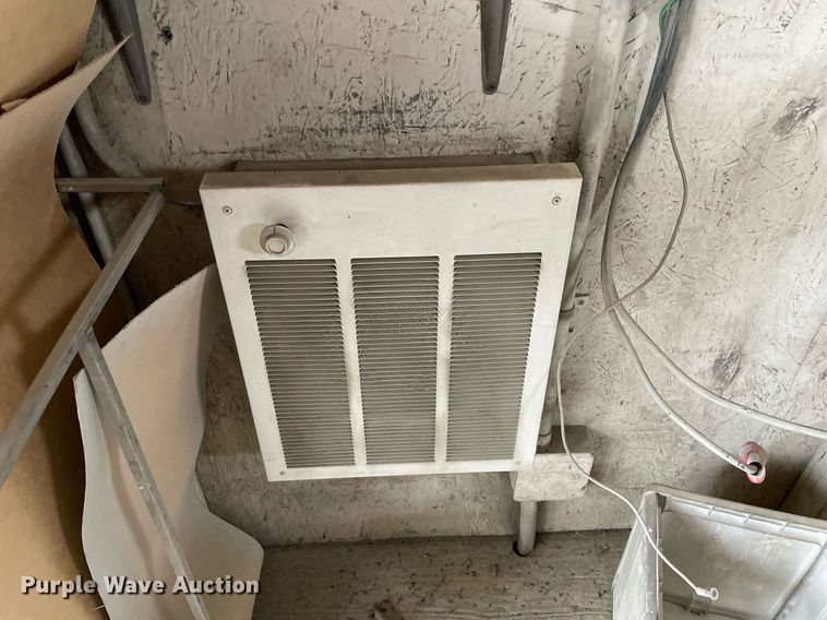 image for item MB9005 1993 International 4700  box truck