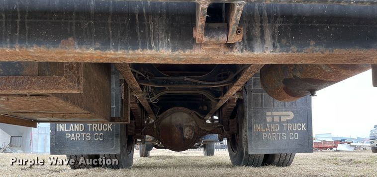 image for item MB9005 1993 International 4700  box truck