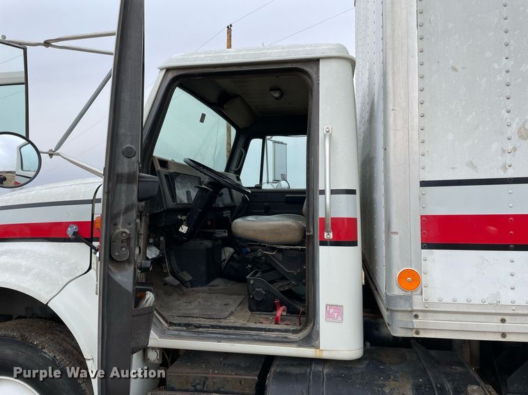 image for item MB9005 1993 International 4700  box truck