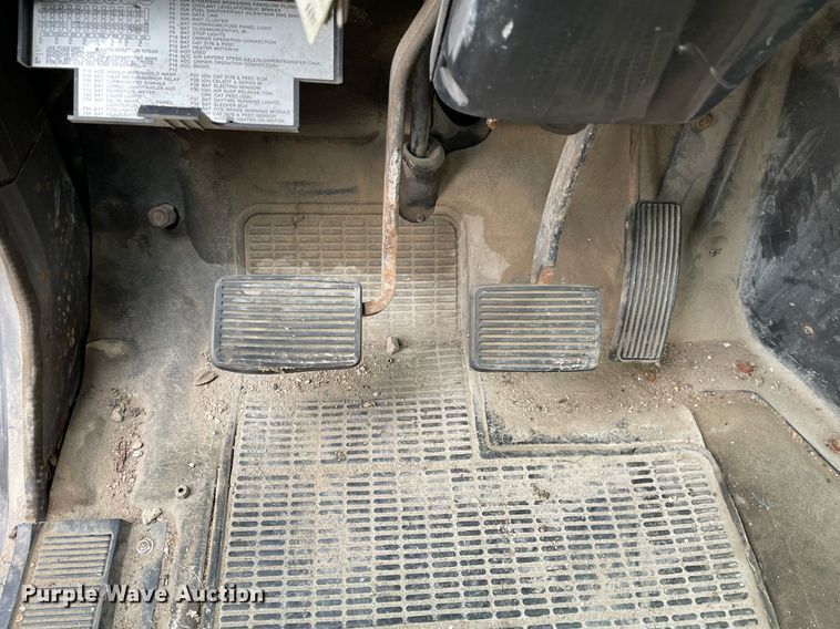 image for item MB9005 1993 International 4700  box truck