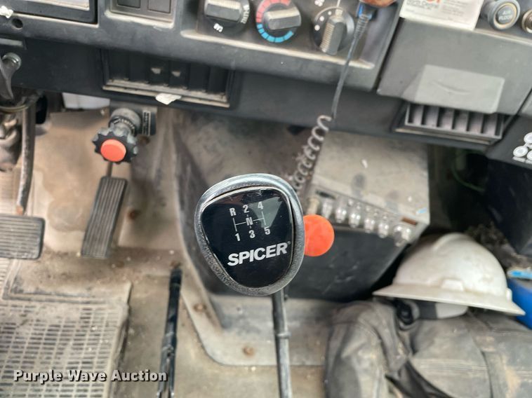 image for item MB9005 1993 International 4700  box truck