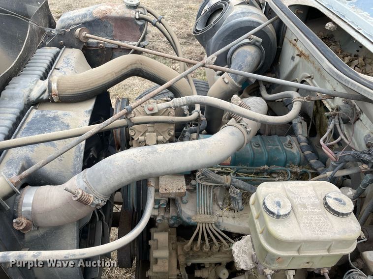 image for item MB9005 1993 International 4700  box truck