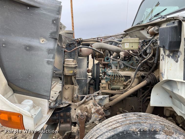 image for item MB9005 1993 International 4700  box truck