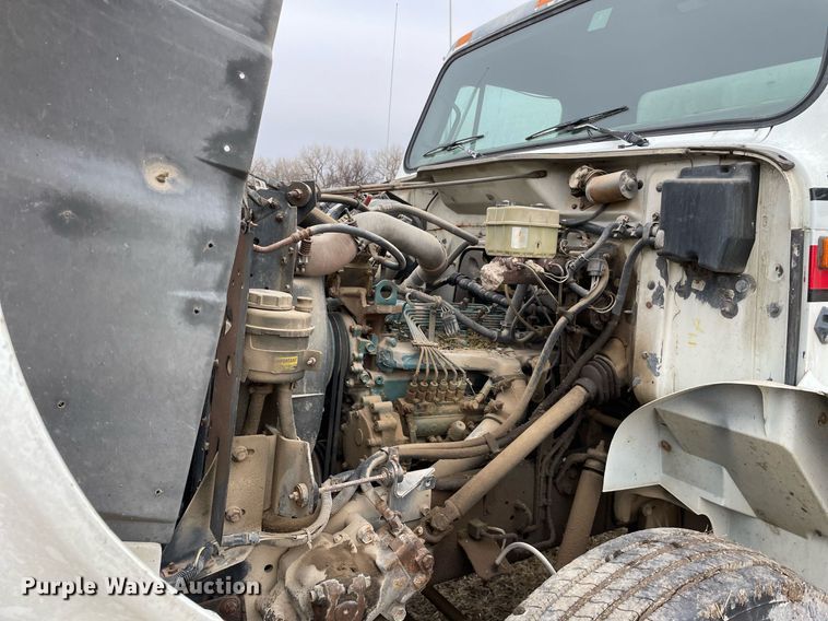 image for item MB9005 1993 International 4700  box truck