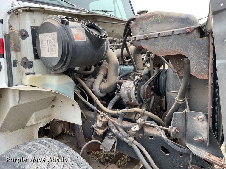 image for item MB9005 1993 International 4700  box truck