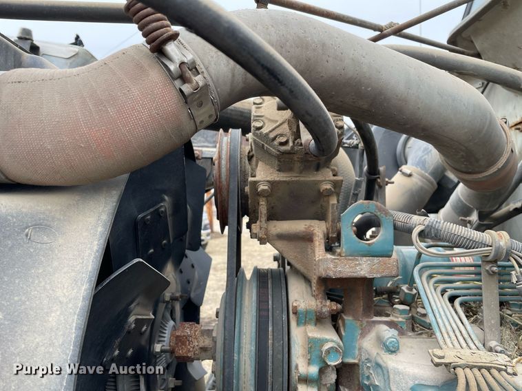 image for item MB9005 1993 International 4700  box truck