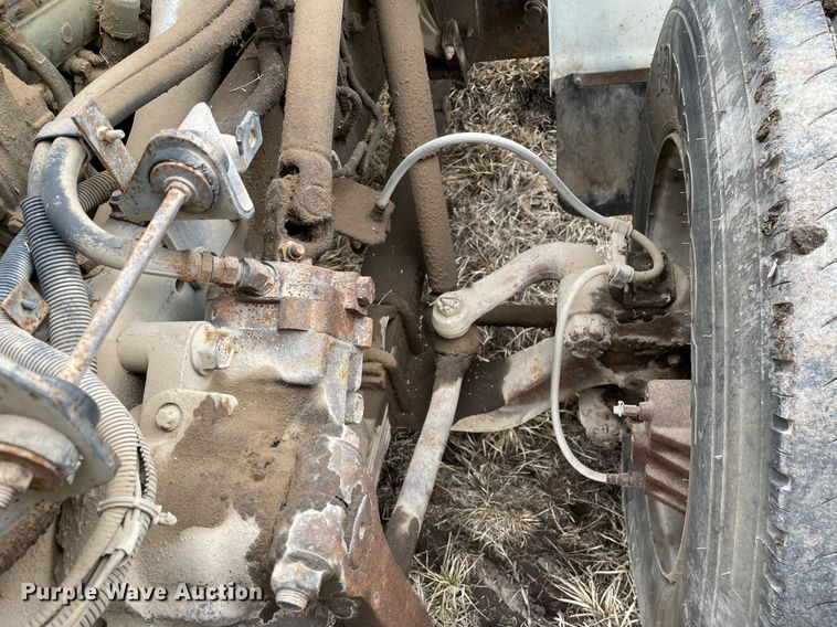 image for item MB9005 1993 International 4700  box truck