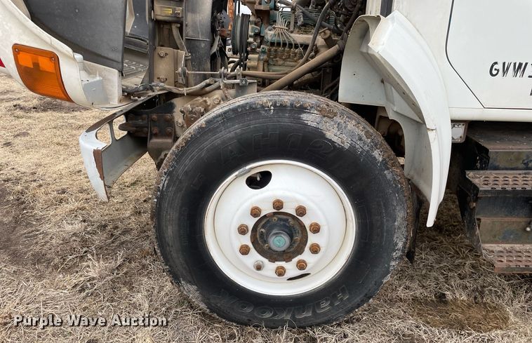 image for item MB9005 1993 International 4700  box truck