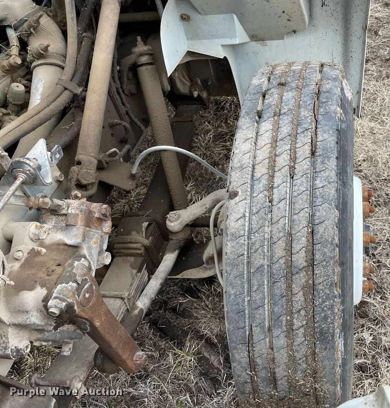 image for item MB9005 1993 International 4700  box truck