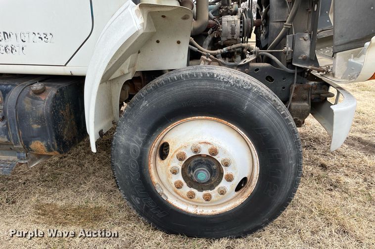 image for item MB9005 1993 International 4700  box truck