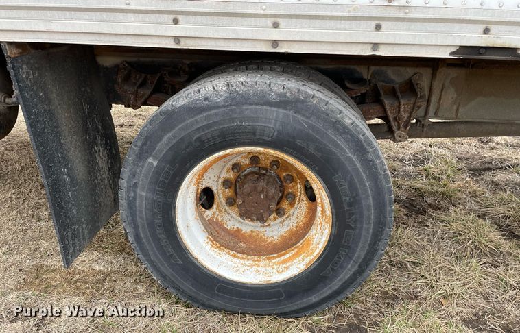 image for item MB9005 1993 International 4700  box truck