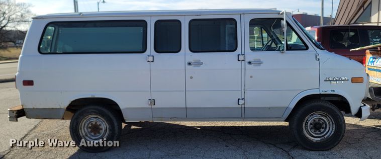image for item MB9810 1995 Chevrolet G30  van