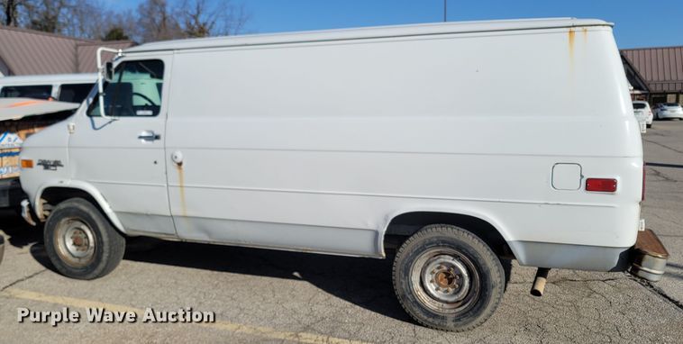 image for item MB9810 1995 Chevrolet G30  van