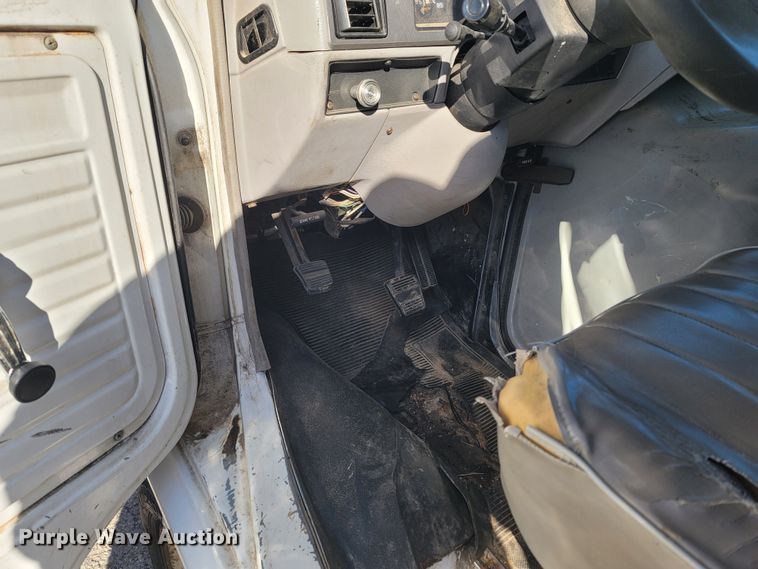 image for item MB9810 1995 Chevrolet G30  van