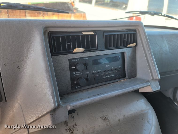 image for item MB9810 1995 Chevrolet G30  van