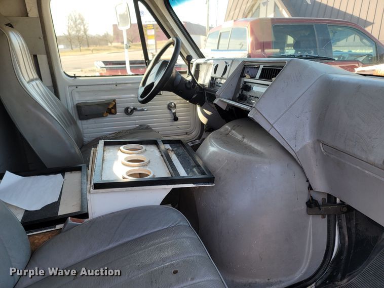 image for item MB9810 1995 Chevrolet G30  van