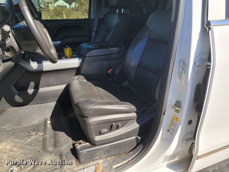 image for item MB9812 2017 Chevrolet Silverado 2500HD  Crew Cab pickup truck