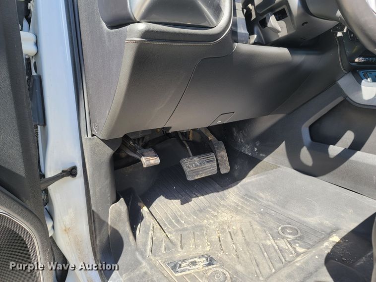 image for item MB9812 2017 Chevrolet Silverado 2500HD  Crew Cab pickup truck