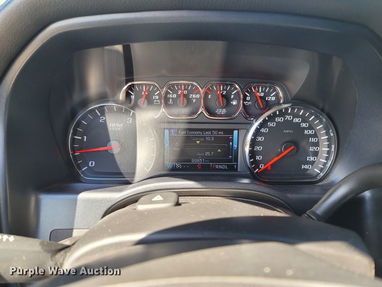 image for item MB9812 2017 Chevrolet Silverado 2500HD  Crew Cab pickup truck