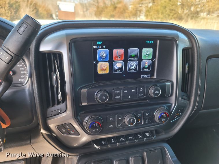 image for item MB9812 2017 Chevrolet Silverado 2500HD  Crew Cab pickup truck