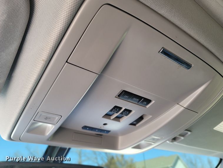 image for item MB9812 2017 Chevrolet Silverado 2500HD  Crew Cab pickup truck