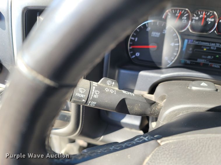 image for item MB9812 2017 Chevrolet Silverado 2500HD  Crew Cab pickup truck