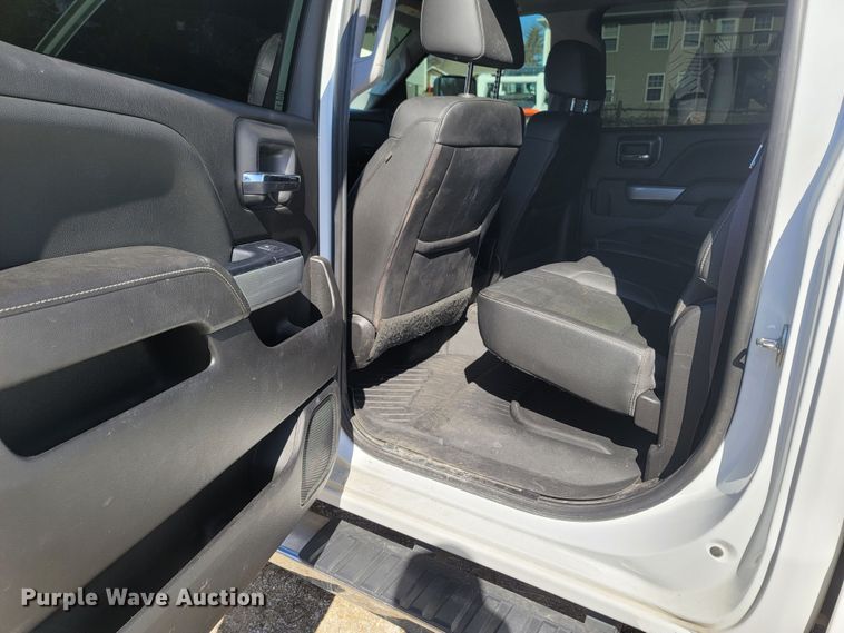 image for item MB9812 2017 Chevrolet Silverado 2500HD  Crew Cab pickup truck