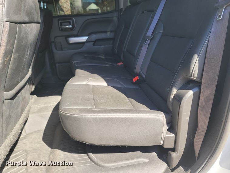 image for item MB9812 2017 Chevrolet Silverado 2500HD  Crew Cab pickup truck