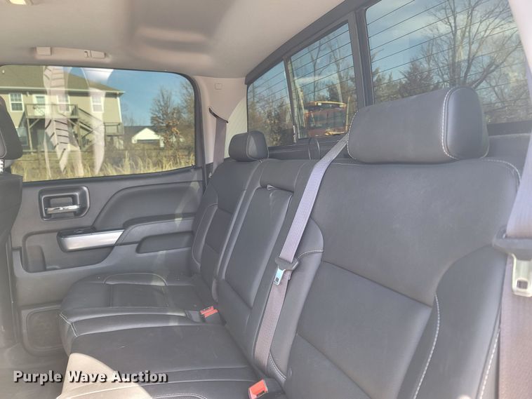 image for item MB9812 2017 Chevrolet Silverado 2500HD  Crew Cab pickup truck