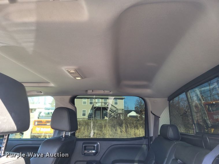 image for item MB9812 2017 Chevrolet Silverado 2500HD  Crew Cab pickup truck