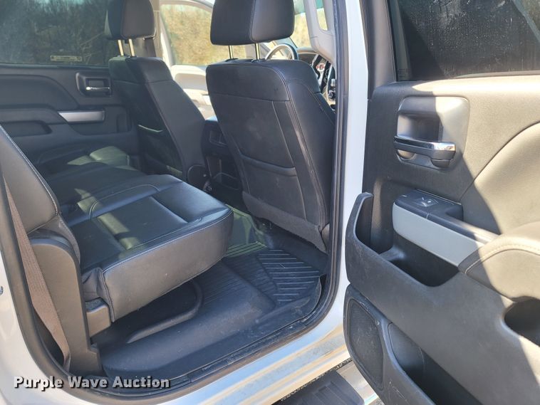 image for item MB9812 2017 Chevrolet Silverado 2500HD  Crew Cab pickup truck