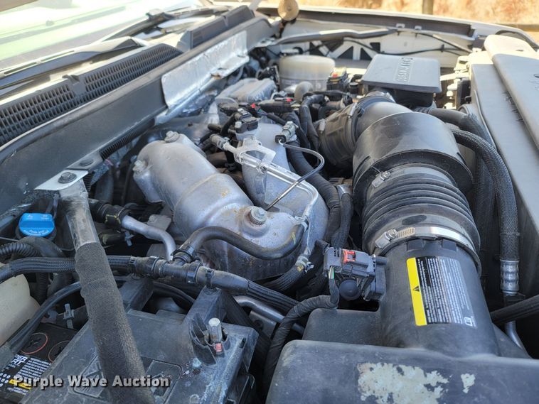 image for item MB9812 2017 Chevrolet Silverado 2500HD  Crew Cab pickup truck