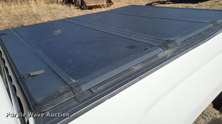 image for item MB9812 2017 Chevrolet Silverado 2500HD  Crew Cab pickup truck