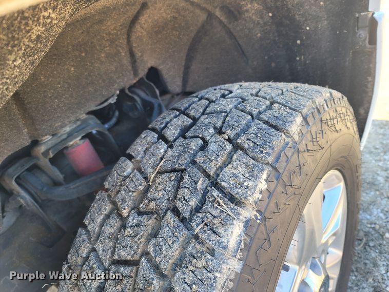 image for item MB9812 2017 Chevrolet Silverado 2500HD  Crew Cab pickup truck