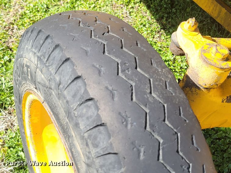 image for item MB9823 John Deere JD480  forklift