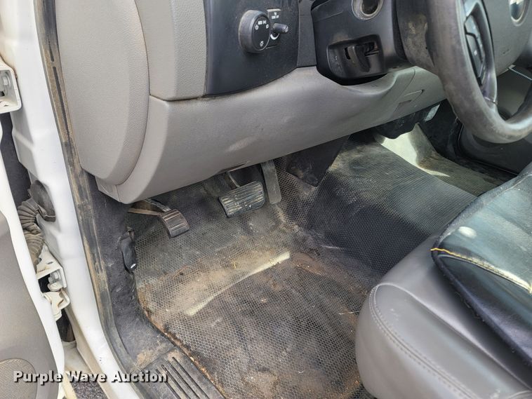 image for item MB9835 2009 Chevrolet Silverado 1500  pickup truck