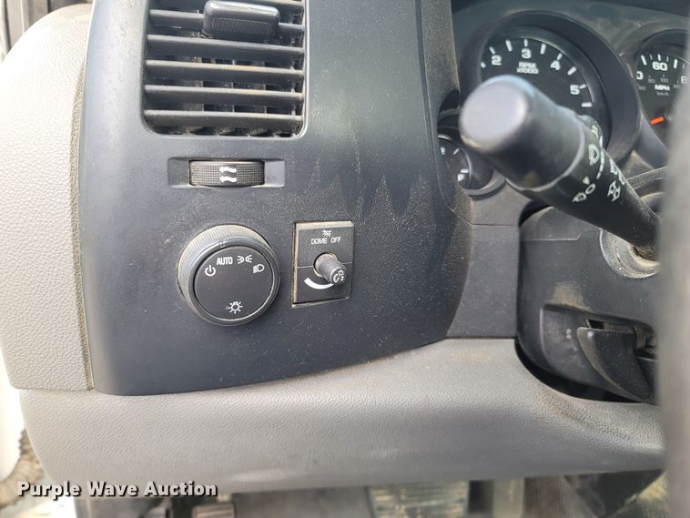 image for item MB9835 2009 Chevrolet Silverado 1500  pickup truck