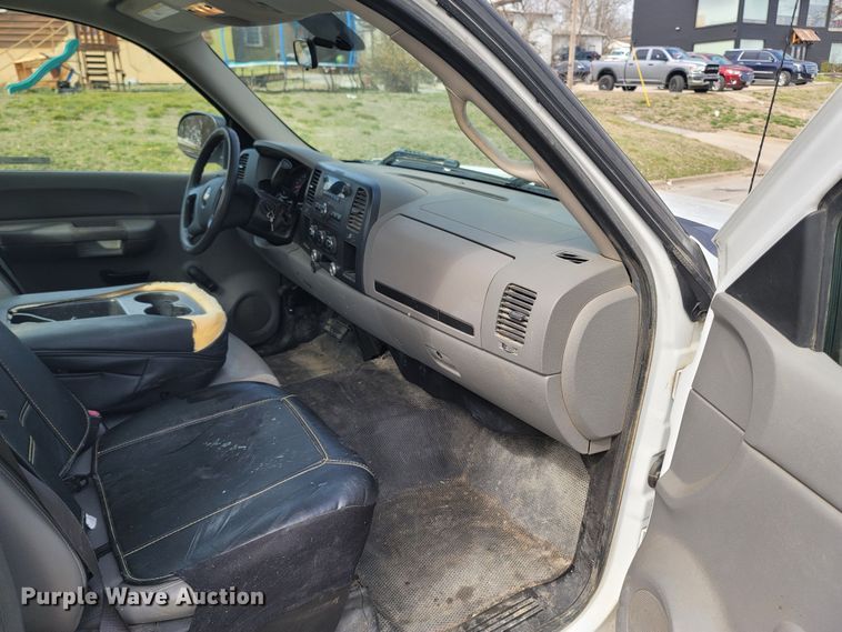image for item MB9835 2009 Chevrolet Silverado 1500  pickup truck