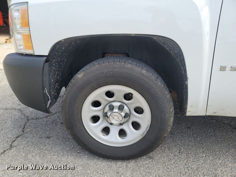 image for item MB9835 2009 Chevrolet Silverado 1500  pickup truck